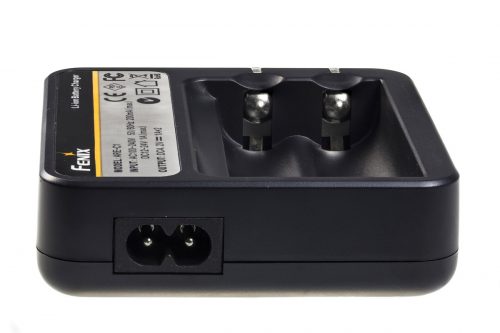 Fenix ARE-C1 зарядка для аккумуляторов 18650
